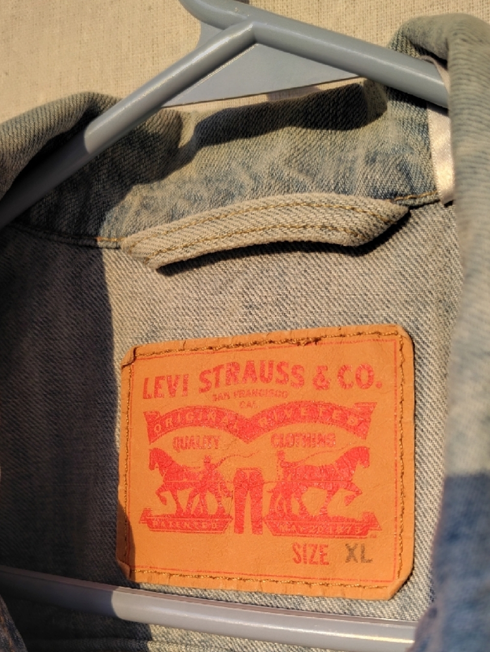 Levi's Light Blue Denim Trucker Vest Men's XL - Picture 5 of 10